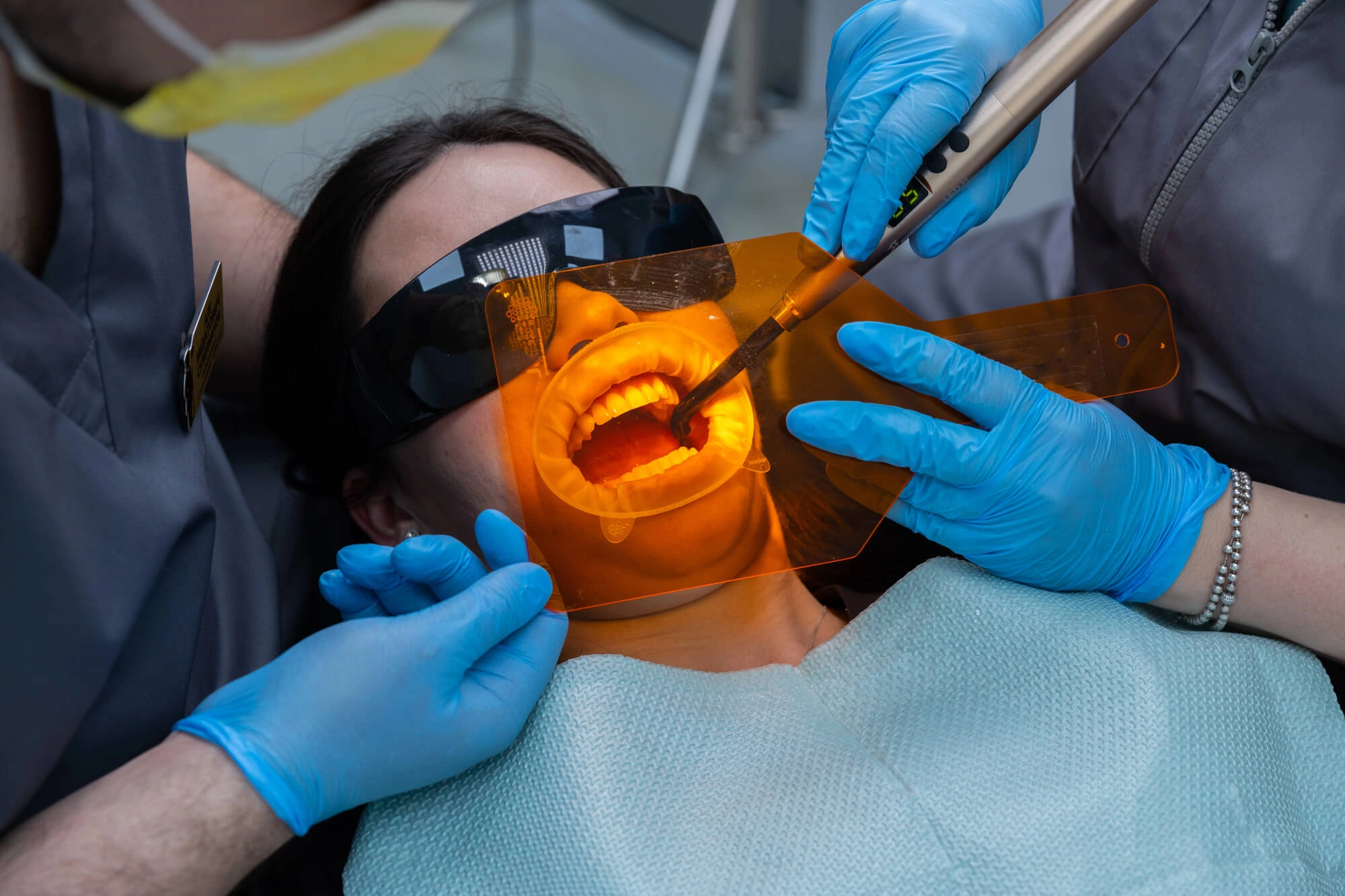 Girl-undergoing-treatment-with-dentist-on-glades-road
