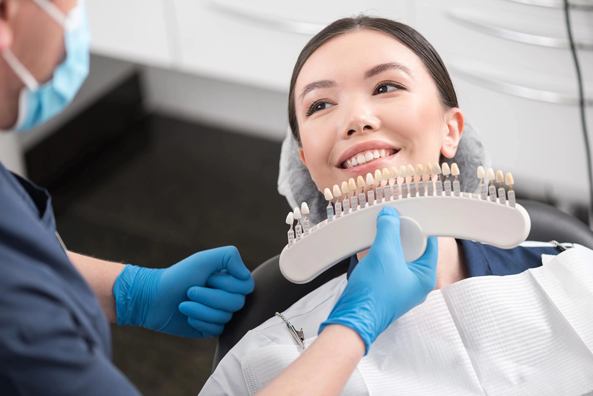 Woman-doing-teeth-whitening-with-a-dentist-on-glades-road